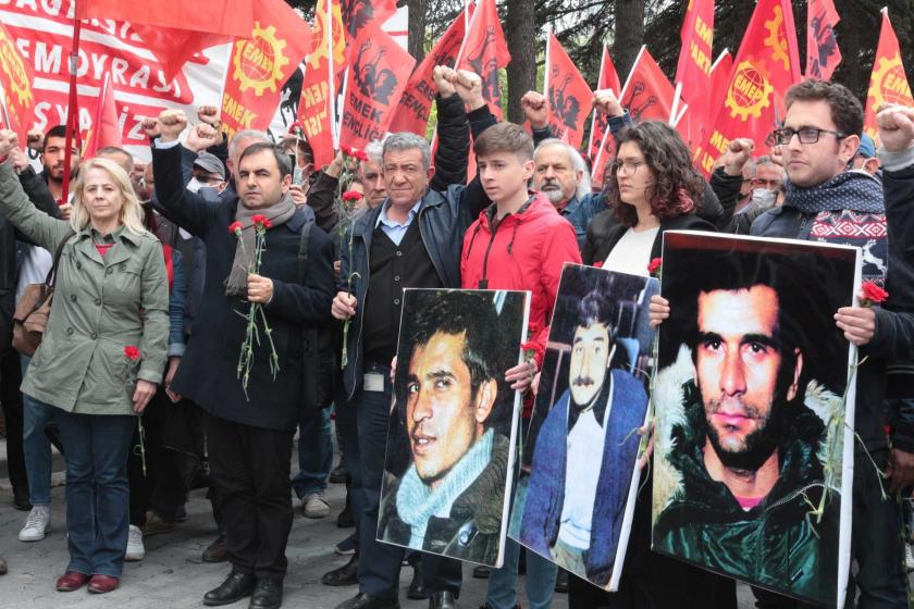 Denizler idamlarının 50. yıl dönümünde mezarları başında anıldı: Yarın değil şimdi, yalnız değil hep beraber