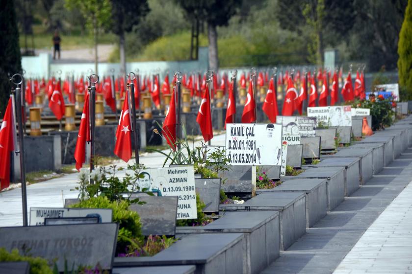 Soma katliamında yaşamını yitiren işçilerin mezarları