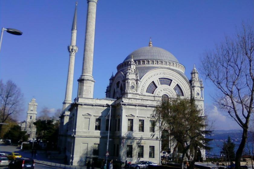 Bezm-i Alem Valide Sultan Camii