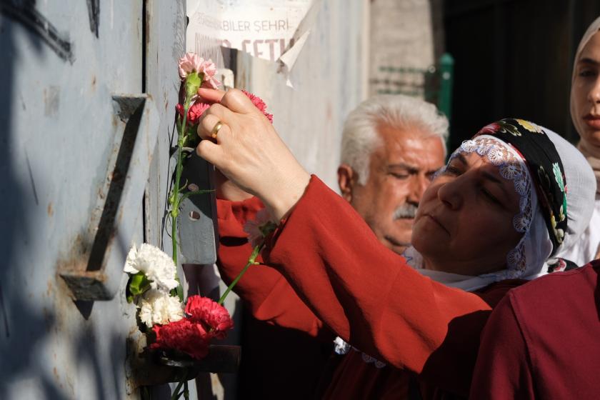 Diyarbakır'da 5 Haziran Katliamı'nın 7'nci yıl dönümünde gerçekleştirilen anmadan bir fotoğraf.