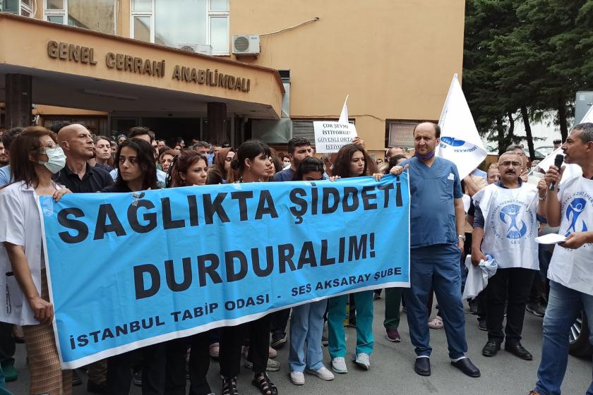 Cerrahpaşa'da sağlık çalışanına saldırı protesto edildi