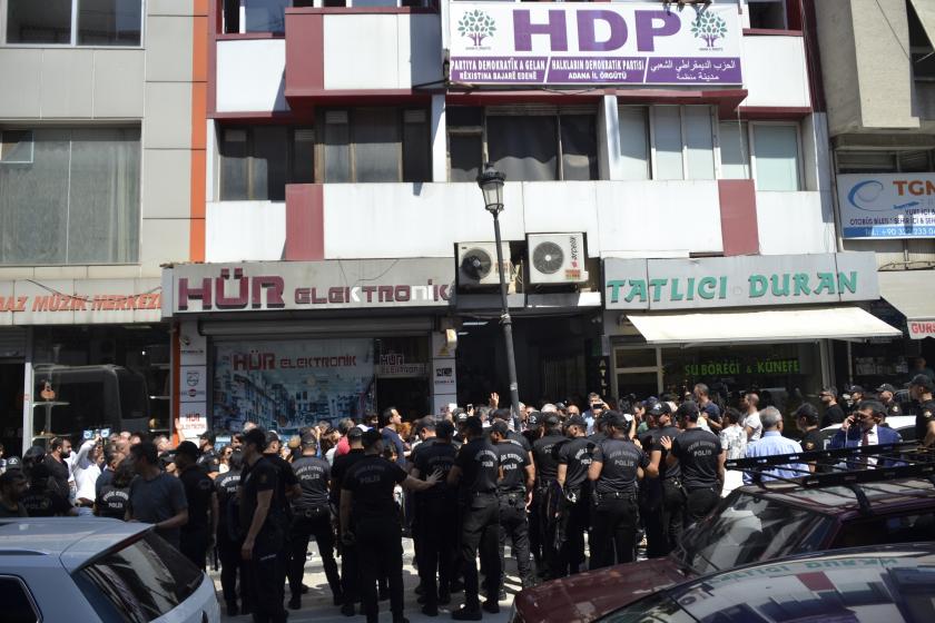 Adana'da operasyon: Seyhan Belediye Başkan Yardımcısı ve HDP'li yöneticiler dahil 38 kişi gözaltına alındı