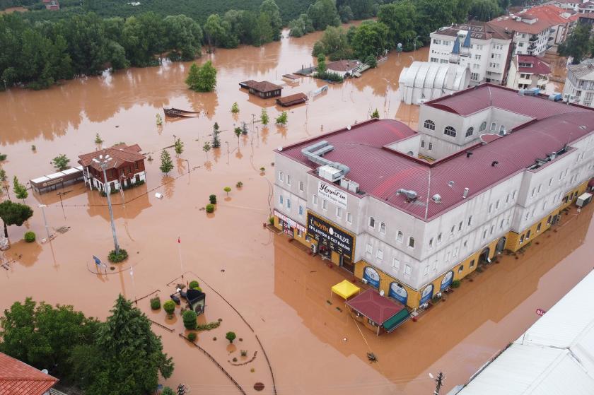 Sel bölgelerinden toplam 2 bin 733 vaka ihbarı yapıldı, kayıp 2 kişi aranıyor