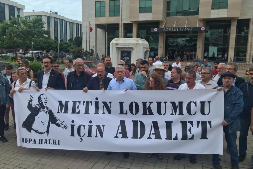 Metin Lokumcu için adalet yazılı pankart