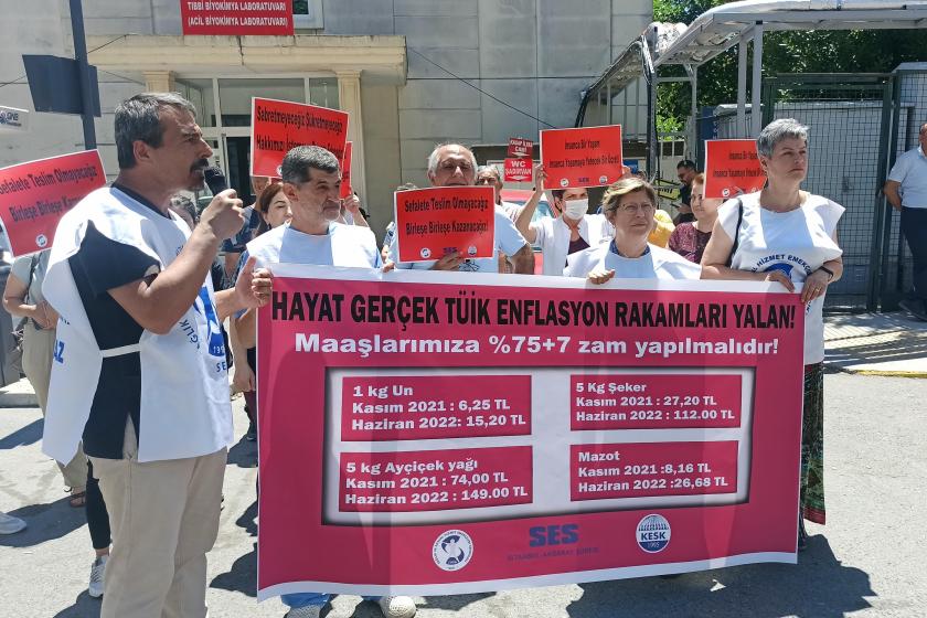 Sağlıkçılardan geçinemiyoruz eylemi: Ücretler artırılsın, insanca yaşayacak ücret istiyoruz