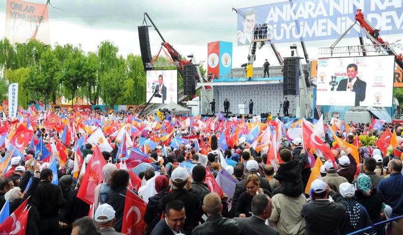 Davutoğlu: TIR'lar Bayırbucak Türkmenlerine gidiyordu