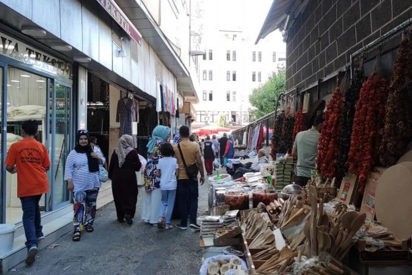 Diyarbakır'da Kurban Bayramı alışverişi: Bakan çok, alan yok