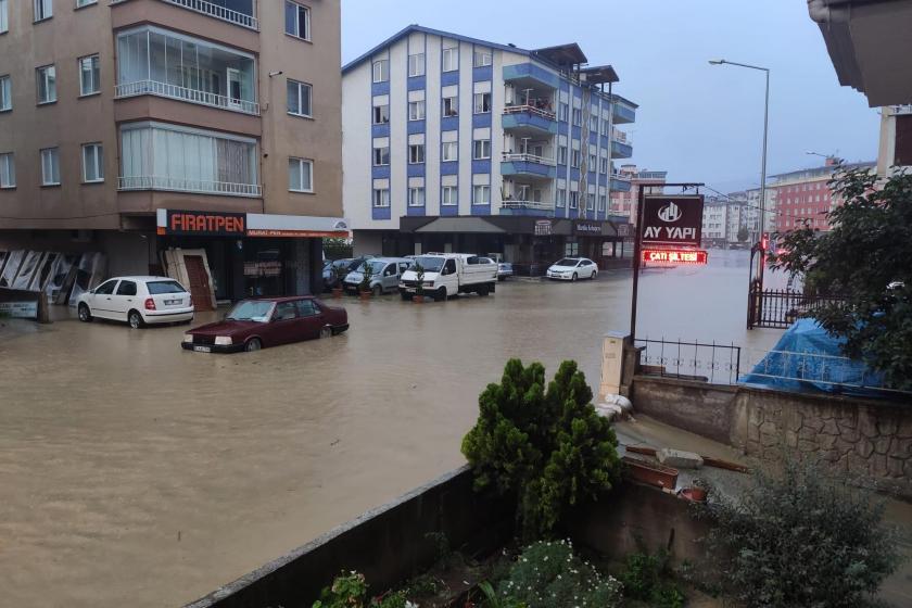 Taşkın nedeniyle su baskınları yaşandı