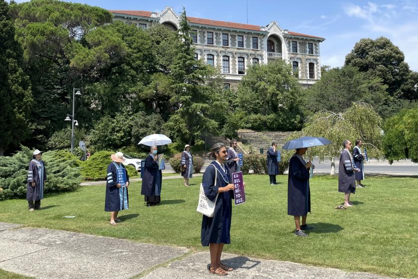 Boğaziçi Üniversitesi akademisyenleri rektörlüğe sırtını çevirdi