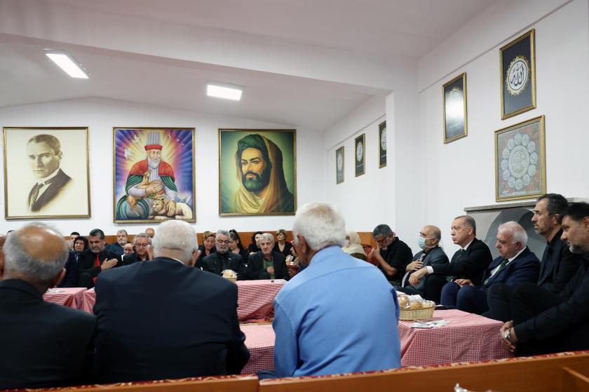 Tayyip Erdoğan'ın Hüseyin Gazi Cemevi ziyareti