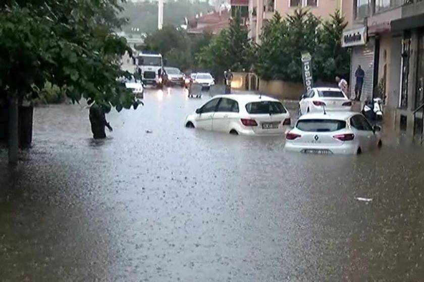 Maltepe'de sokaklar göle döndü