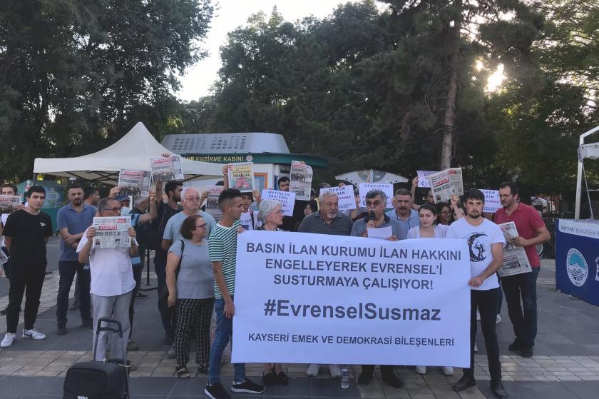 Kayseri emek ve demokrasi güçlerinin Evrensel gazetesine destek vermek için düzenledikleri basın açıklamasından bir fotoğraf.