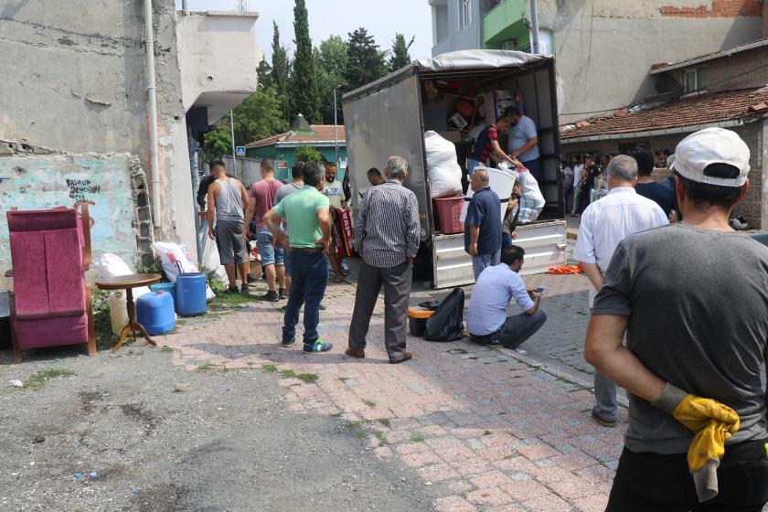 Hacıhüsrev’de halk polis zoruyla evlerinden çıkarıldı