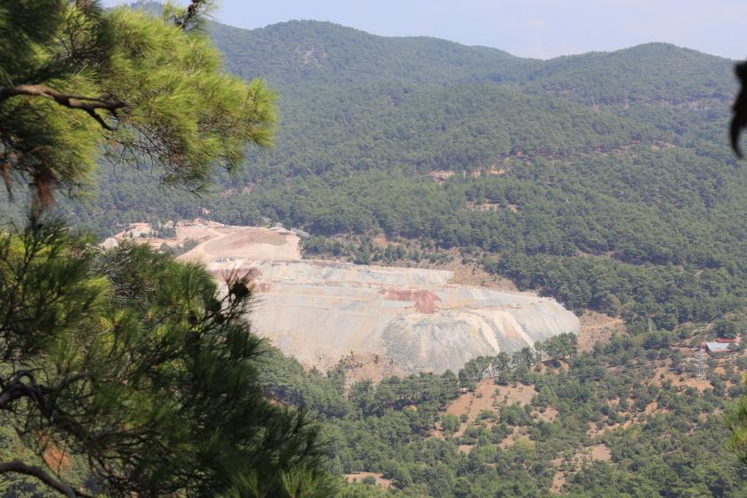 Kaz Dağlarında taş ocağı çalışması yapılan alanın cepheden görüntüsü