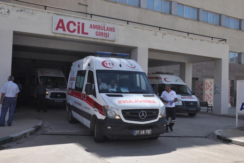 Acil ambulans girişi