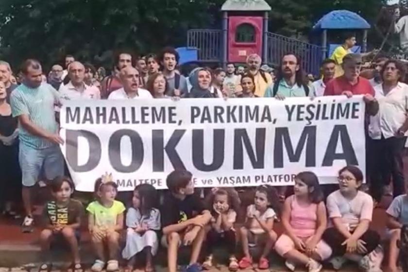 Maltepe'de yurttaşların Barış Manço Parkı'nın korumak için yaptığı protesto eyleminden bir fotoğraf.