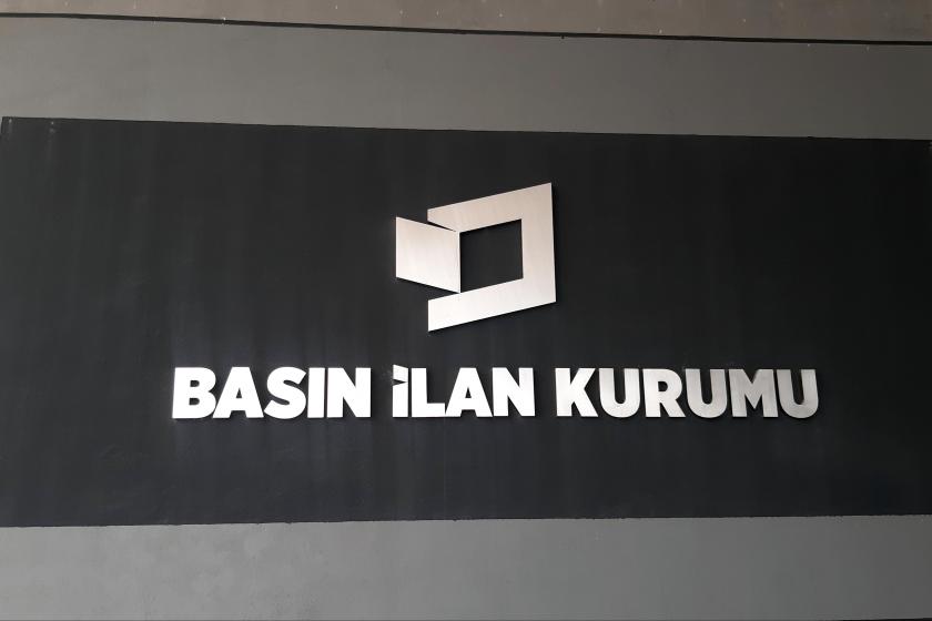 Basın İlan Kurumu girişindeki kurum logosu