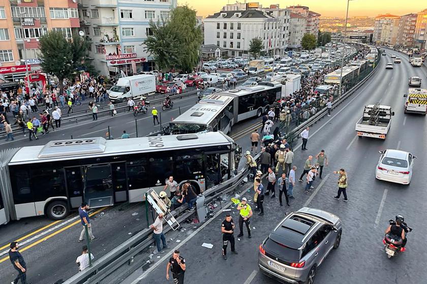 Avcılar'da metrobüsler çarpıştı, 99 kişi yaralandı