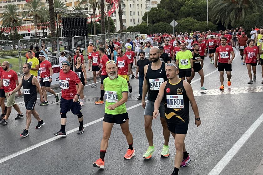 İzmir Yarı Maratonu koşucuları