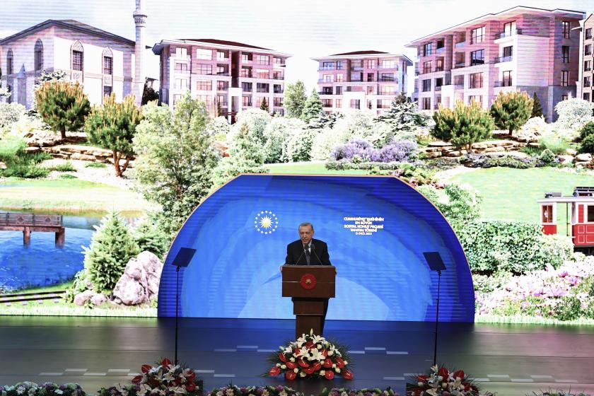 Erdoğan 'Sosyal konut' projesinin açıklandığı toplantı konuşma yapıyor.