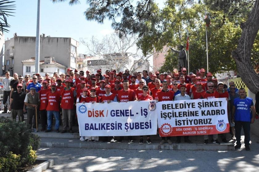 balıkesir işçileri kadro talebiyle toplanmış