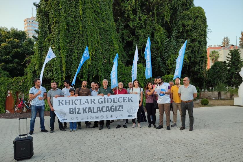 Basın açıklaması yapan sendika üyeleri