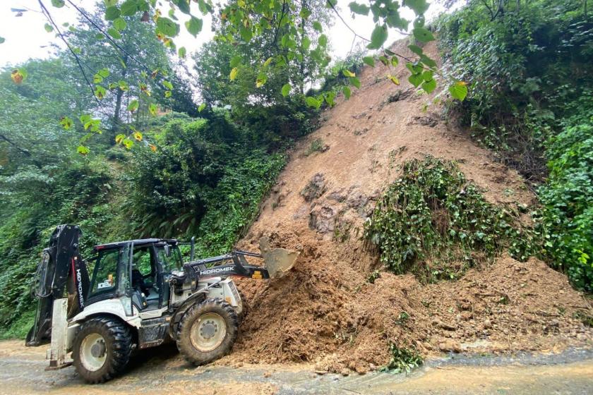 Rize'de toprak kayması