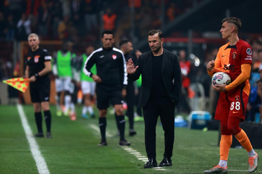 Spor Toto Süper Lig'in 11. haftasında Galatasaray ile Corendon Alanyaspor takımları karşılaştı. Galatasaray Teknik Direktörü Okan Buruk, oyuncularına taktik verdi.