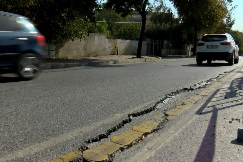 Avcılar'da yaklaşık 5 ay önce başlayan iş merkezi inşaatı sebebiyle caddede ve yakındaki bir iş merkezinde çatlaklar oluştu