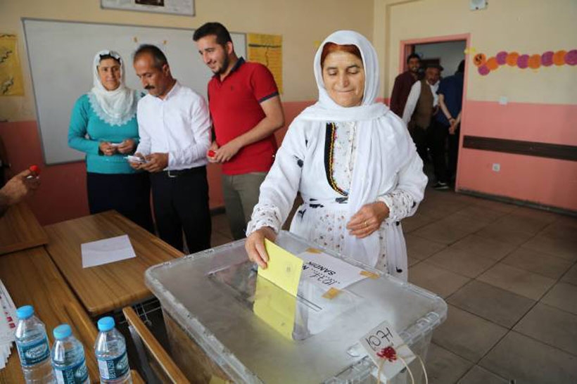 Sandık başında renkli görüntüler