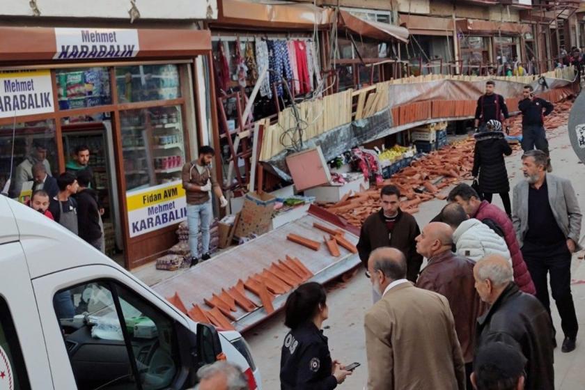 Elazığ Kapalı Çarşı'daki restorasyonda çatı çöktü