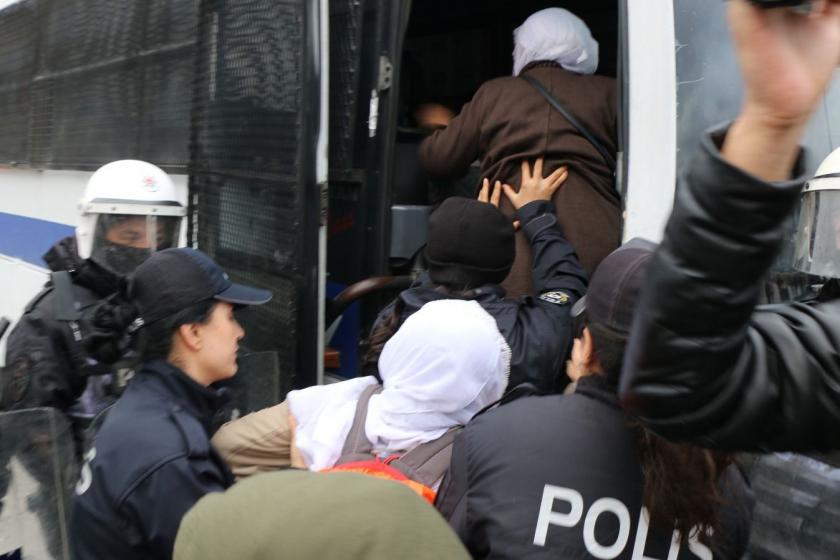 İstanbul'da tutuklu yakınları gözaltına alındı.