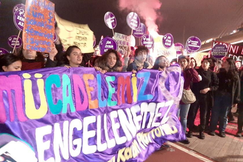 İstanbul'da kadınlar yasağa rağmen sokağa çıkmaktan vazgeçmedi