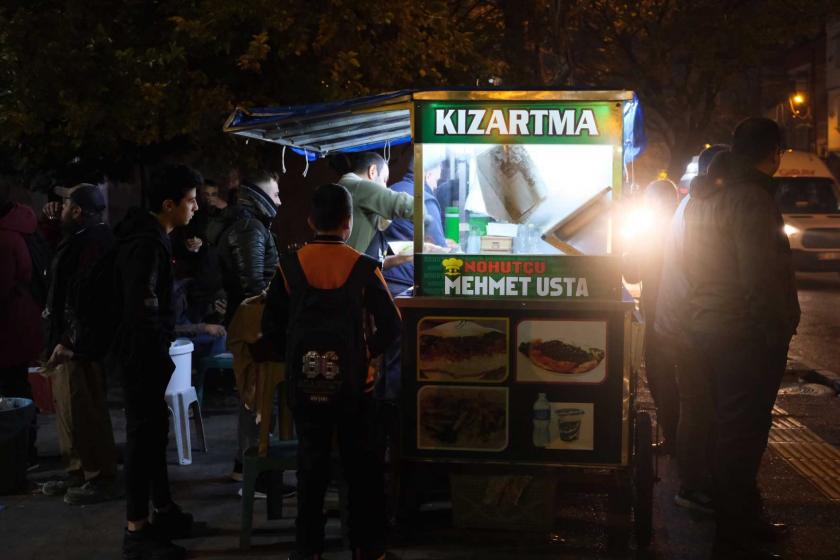 Antep'te işçi duraklarında tezgah açan Nohutçu Mehmet Usta