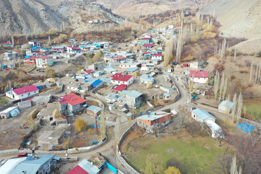 Kars'ın Kağızman ilçesine bağlı Denizgölü kuduz nedeniyle karantinaya alındı