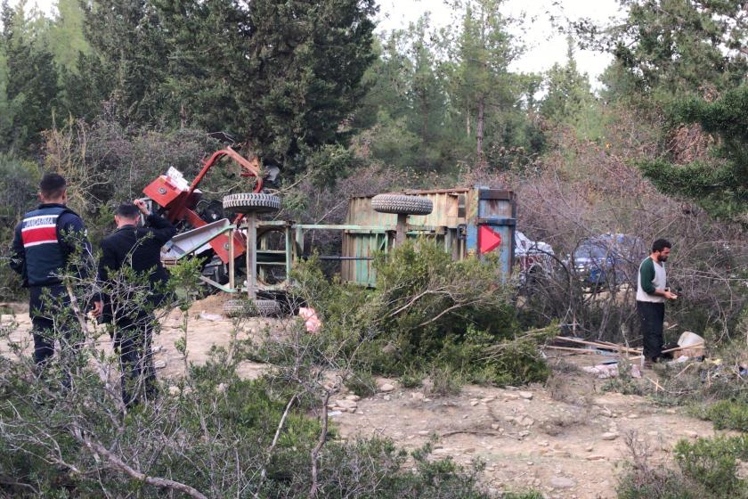 Adana'da tarım işçilerini taşıyan traktör devrildi