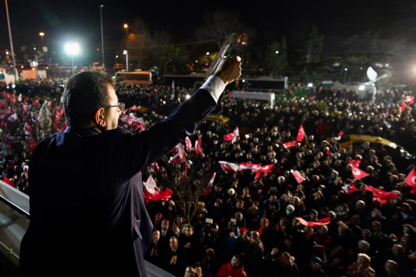 Ekrem İmamoğlu, Saraçhane'de halka hitap ederken