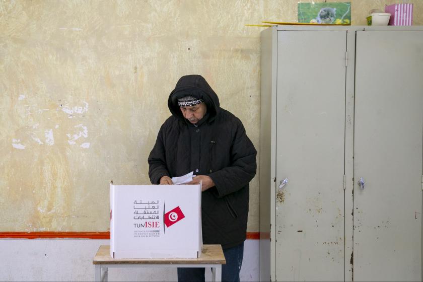 Tunus’ta erken genel seçimler için oy verme işlemi başladı