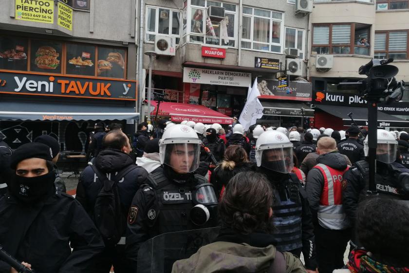 Kadıköy'de gözaltı