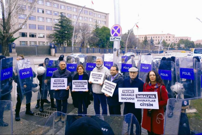 HDP'li vekiller Meclis kapısında polis ablukasında