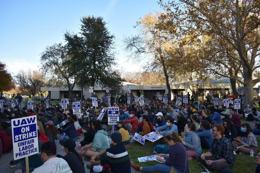 Grevdeki California Üniversitesi akademisyenleri