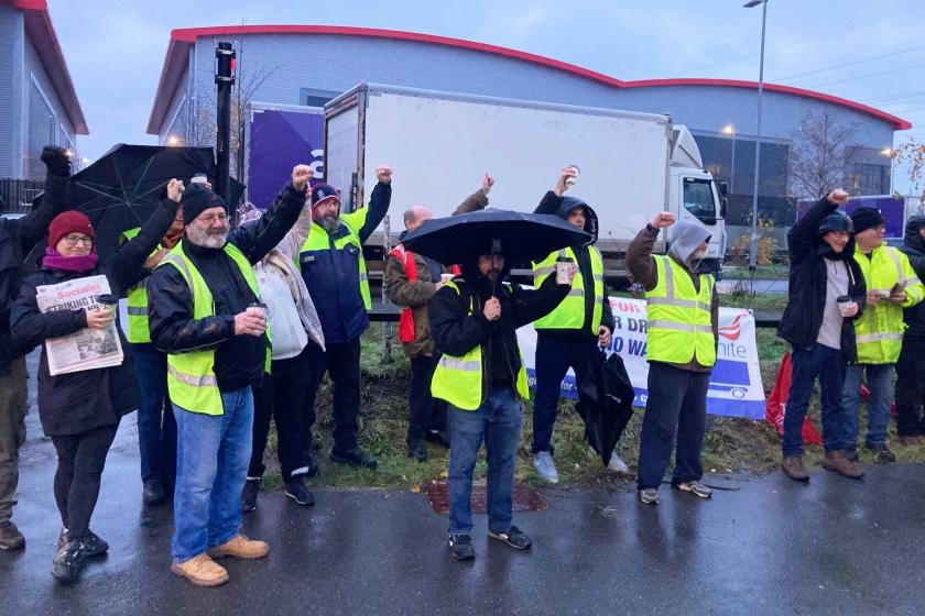 İngiltere'de greve çıkan dağıtım işçileri 