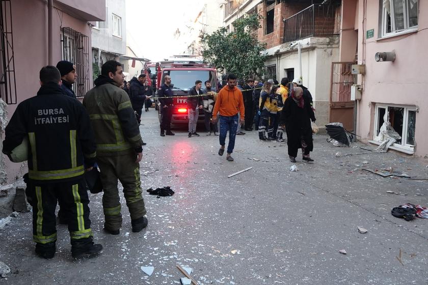 Bursa'da 3 katlı binada doğal gaz sıkışması kaynaklı patlama meydana geldi 