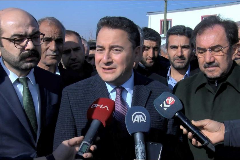 Ali Babacan açıklama yaparken