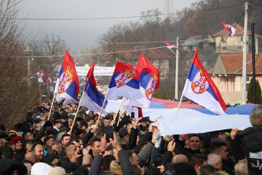 Sırplar Kosova’nın kuzeyinde protesto gösterisi düzenledi