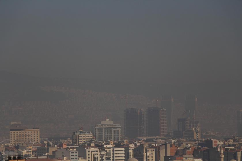 Hava kirliliği arkasında binalar