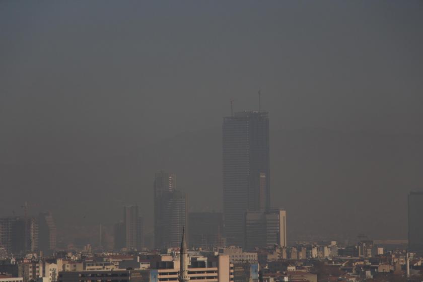 Hava kirliliği arkasında binalar