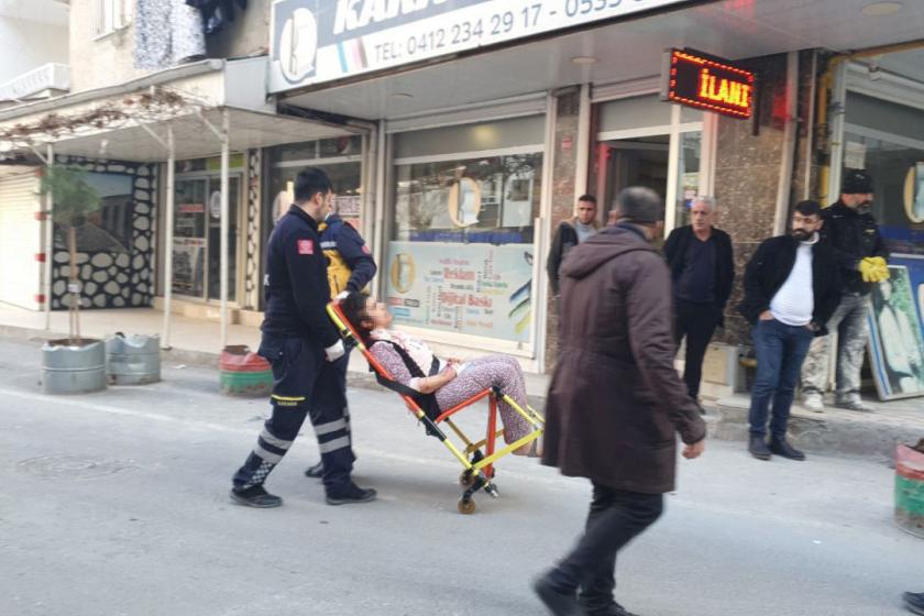 Kumar borcu yüzünden tartıştığı eşini bıçakladı