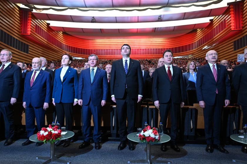 Altılı masa liderleri ayakta İstiklal Marşı'nı okuyor