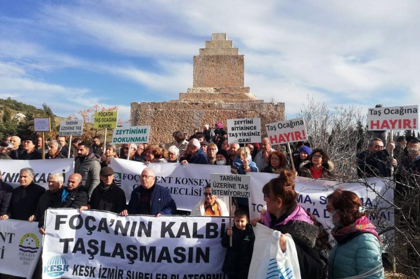 Foça'da taş ocağına karşı yurttaşların yaptığı protesto eylemi